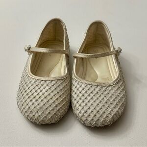 Zara girl’s Woven Cream Dress Shoes.  Size 27 EU 10 to 10-1/2 US.